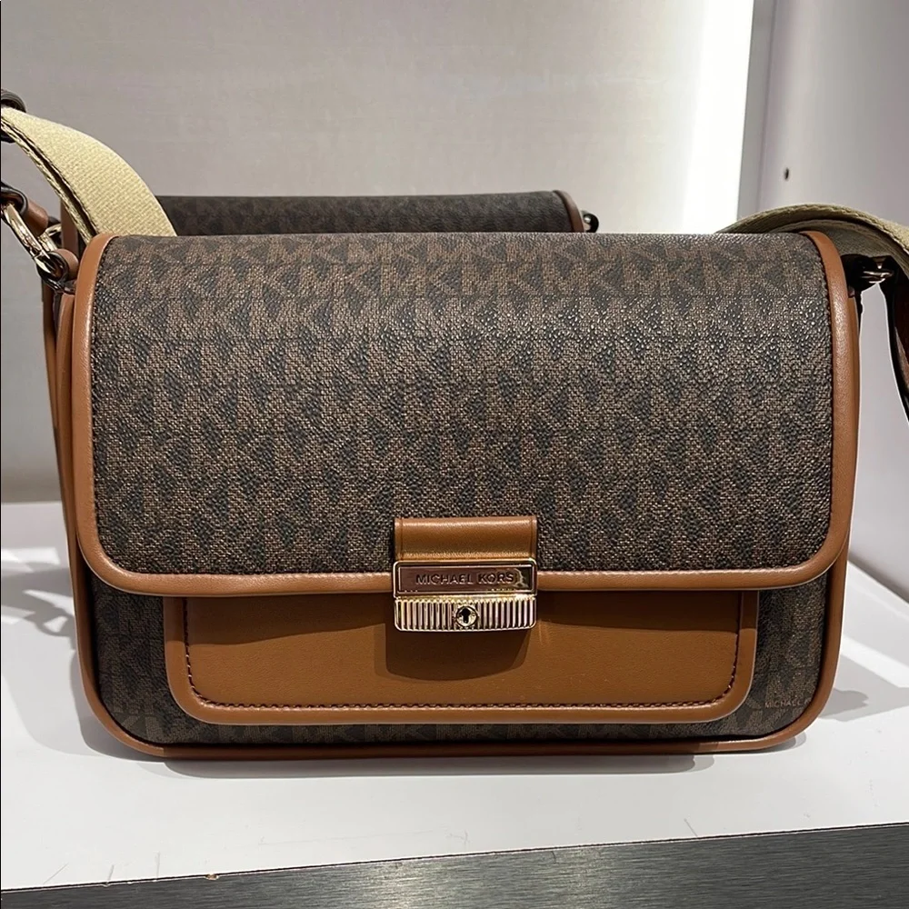 Michael Kors Bradshaw Medium Signature Logo Messenger Bag Brown  NWT